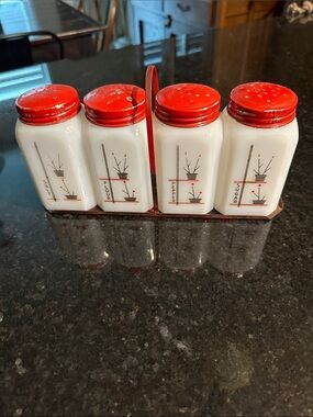 McKee Stick Pot milk glass set